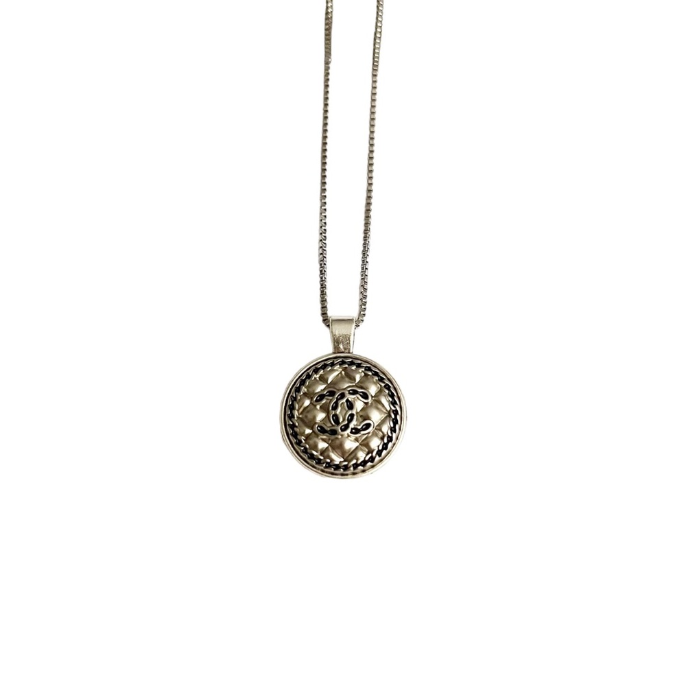 Authentic Designer Button Charm On A Chain - Picture 2 of 5